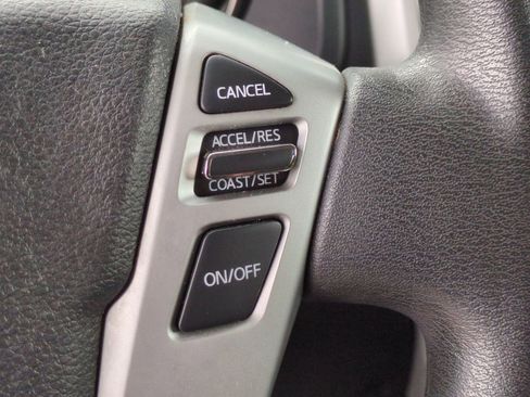 Used 2017 Nissan Titan SV image 18