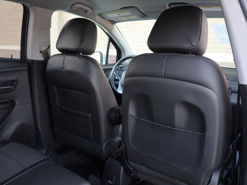 Used 2021 Chevrolet Trax LT w/ LT Convenience Package FWD image 25