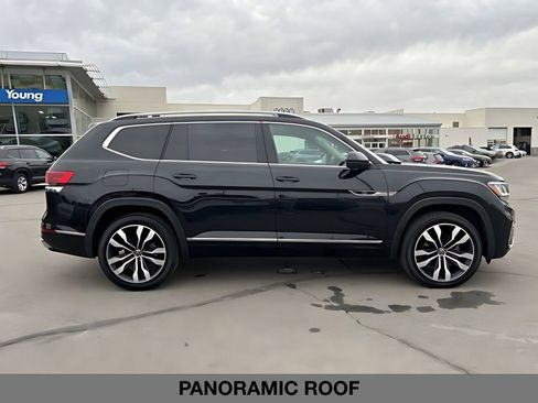 Used 2022 Volkswagen Atlas SEL Premium image 2