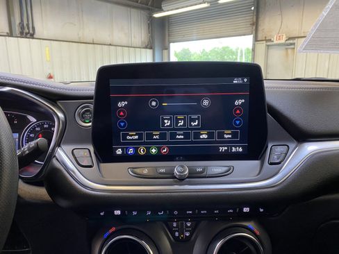 Used 2025 Chevrolet Blazer LT FWD image 38