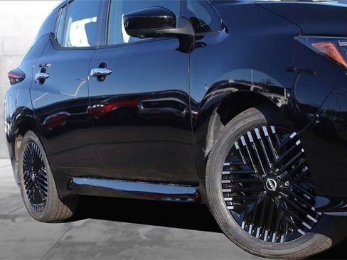 Certified 2024 Nissan Leaf SV Plus image 3