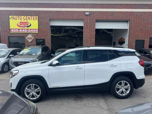 Used 2020 GMC Terrain SLE w/ Driver Convenience Package FWD image 2