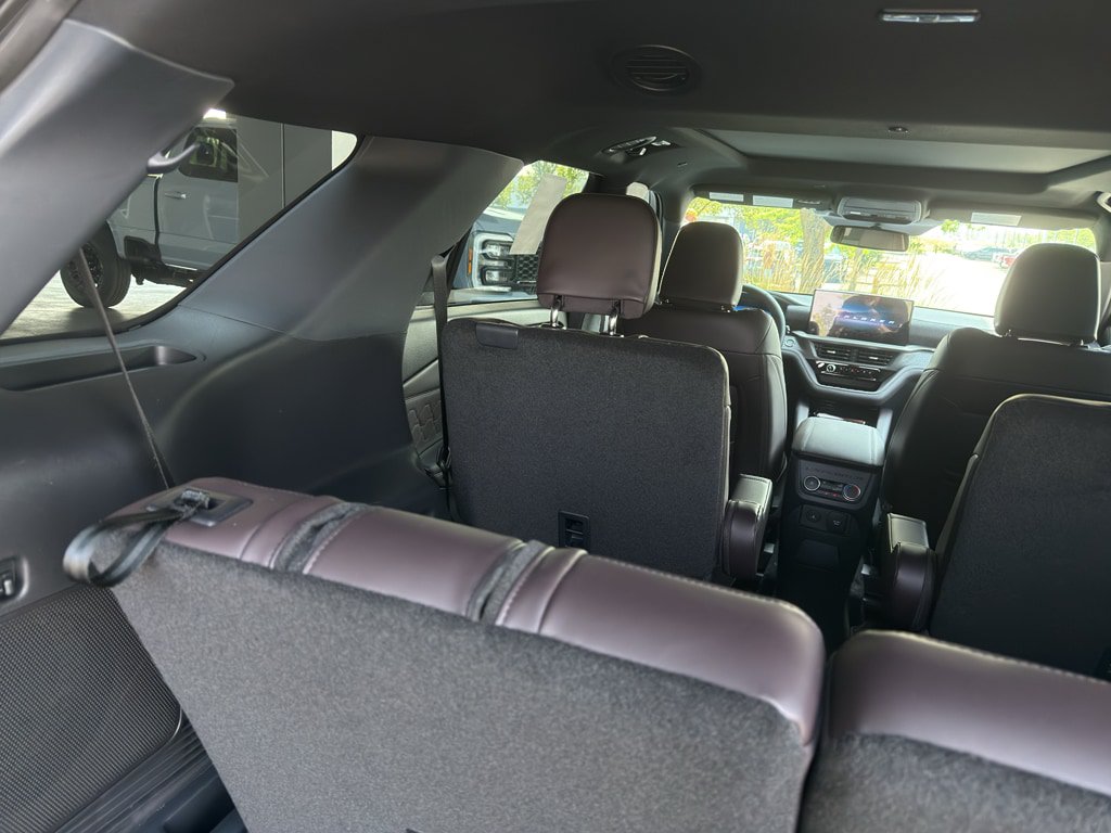 Used 2026 Ford Explorer Platinum w/ LUX Leather Package AWD/4WD image 9