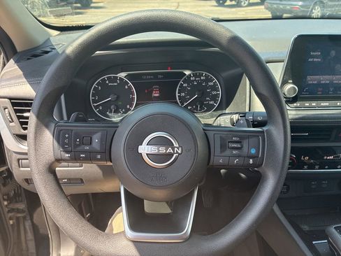 Used 2024 Nissan Rogue SV AWD/4WD image 2