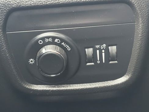 Used 2023 Jeep Grand Cherokee Altitude AWD/4WD image 61