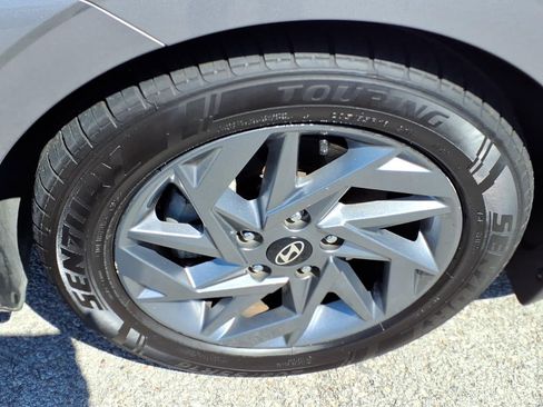 Used 2024 Hyundai Elantra SEL image 5