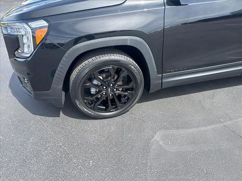 Used 2022 GMC Terrain SLE w/ Elevation Edition image 13