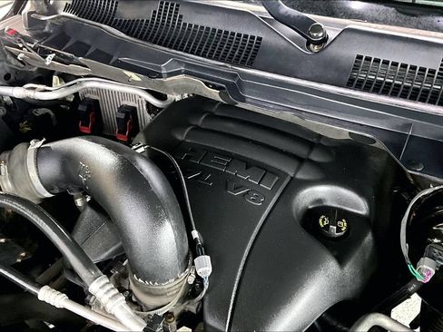 Used 2017 RAM 1500 Classic SLT AWD/4WD image 28