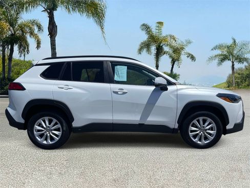 Used 2022 Toyota Corolla Cross LE w/ Moonroof Package AWD/4WD image 3