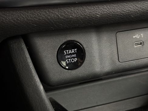 Used 2025 Nissan Rogue SV AWD/4WD image 17