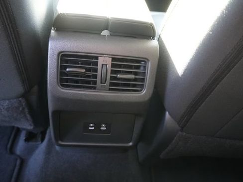 Used 2025 Nissan Rogue SV AWD/4WD image 18