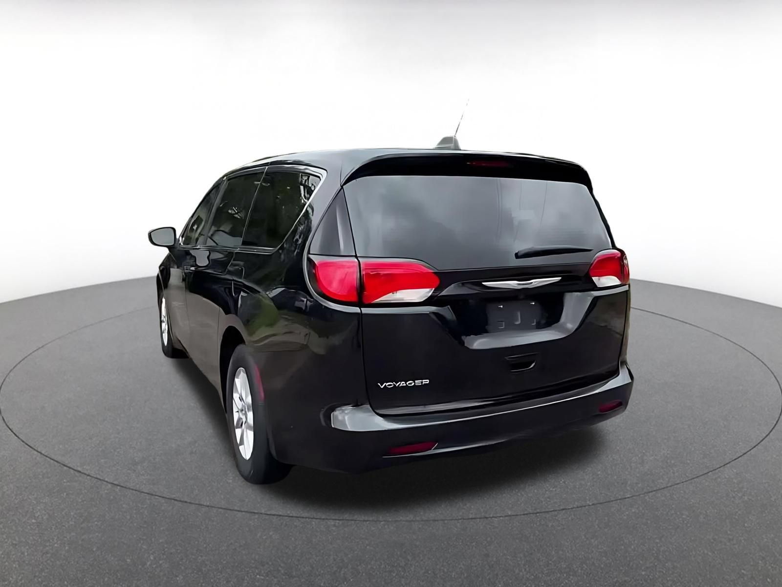 Used 2024 Chrysler Voyager LX FWD image 10