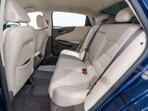 Used 2019 Chevrolet Malibu LT w/ Leather Package FWD image 9