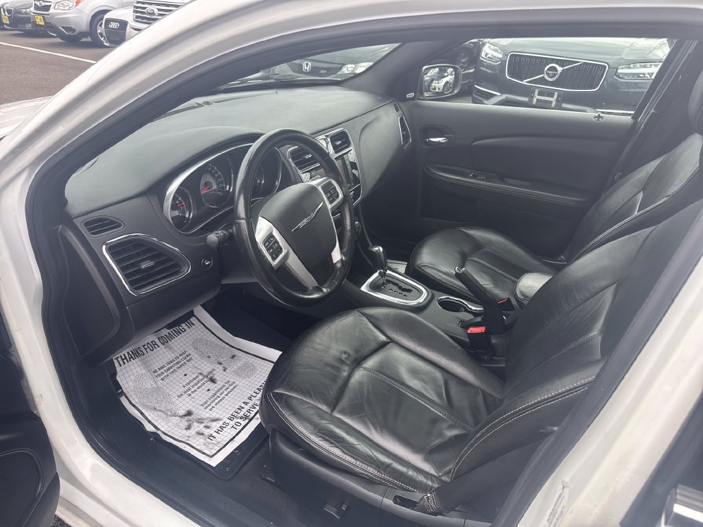 Used 2011 Chrysler 200 Limited FWD image 32