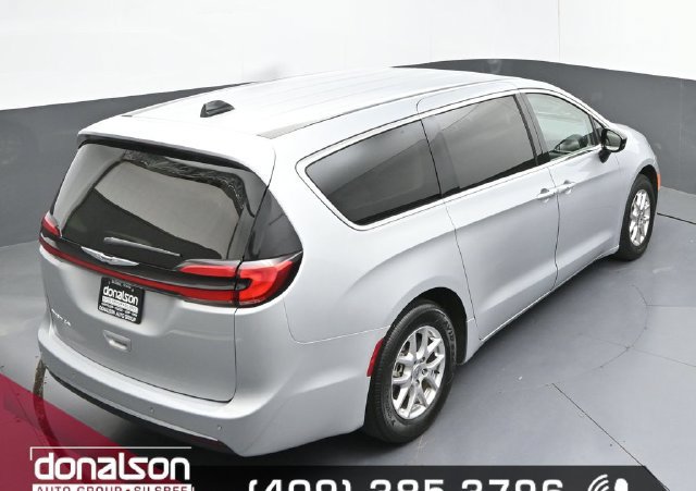Used 2024 Chrysler Pacifica Touring-L FWD image 20