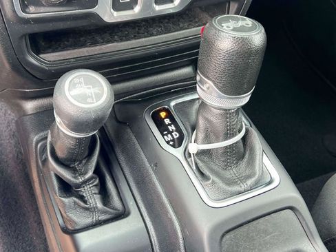 Used 2018 Jeep Wrangler Sport AWD/4WD image 28