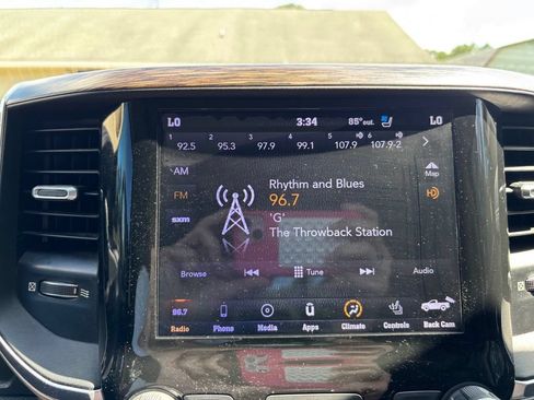 Used 2019 RAM 1500 Laramie AWD/4WD image 21