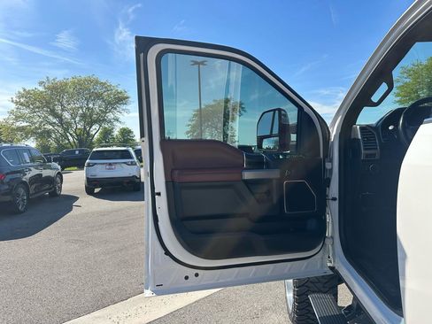 Used 2019 Ford F250 Platinum w/ Platinum Ultimate Package AWD/4WD image 11