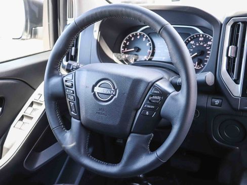 Used 2025 Nissan Frontier SV w/ SV Convenience Package RWD image 16