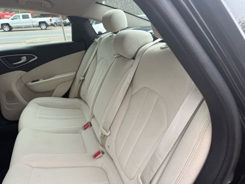 Used 2015 Chrysler 200 Limited image 42