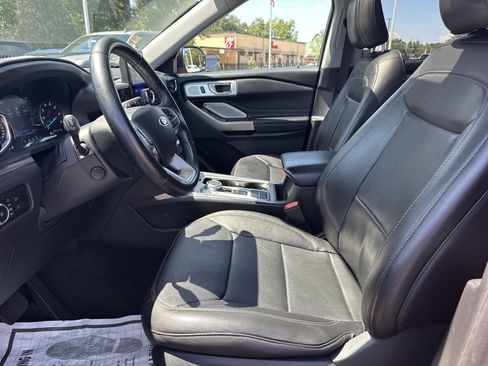 Used 2023 Ford Explorer Limited w/ Limited Technology Package RWD image 10