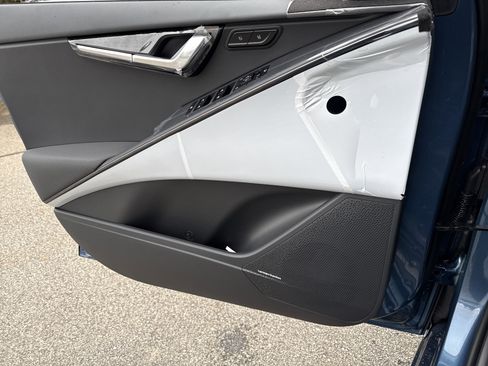 New 2025 Kia Niro SX Touring image 12