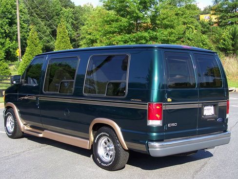 Used 2000 Ford E-150 and Econoline 150 RWD image 2