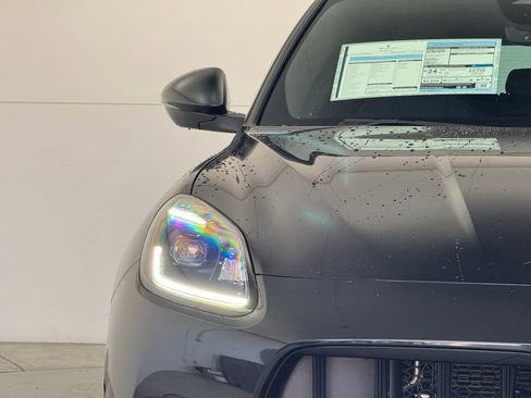 New 2025 Maserati Grecale Modena image 28