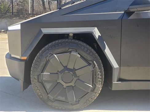 Used 2024 Tesla Cybertruck AWD Crew Cab image 5