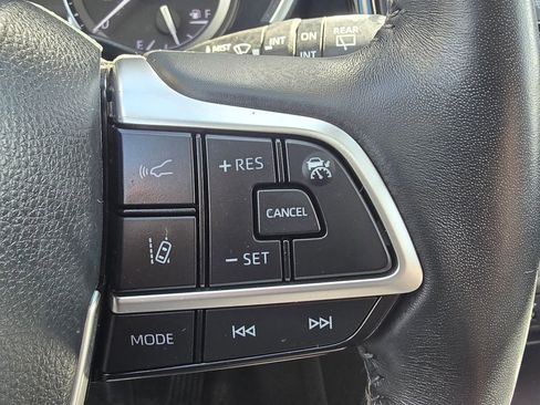 Used 2022 Toyota Highlander XLE AWD/4WD image 22