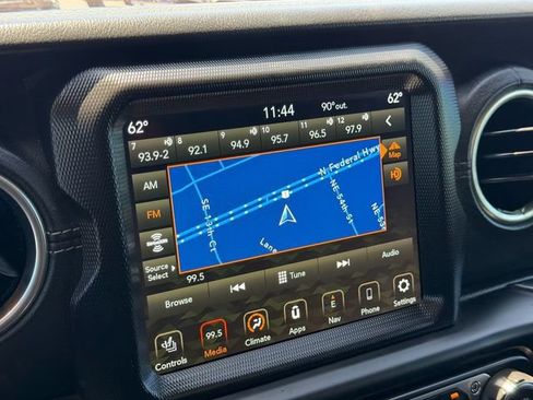 Used 2020 Jeep Gladiator Overland AWD/4WD image 22
