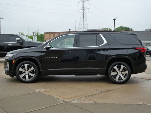 Used 2023 Chevrolet Traverse LT w/ LT Premium Package AWD/4WD image 4