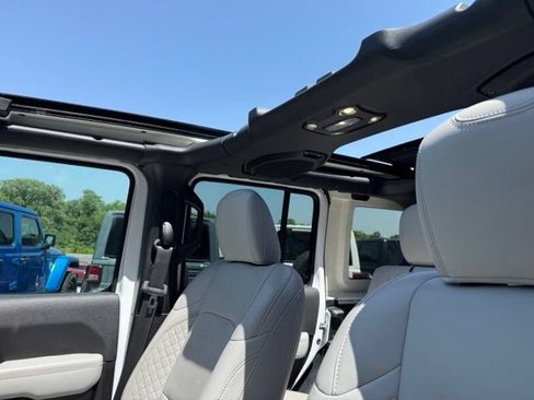 Used 2023 Jeep Wrangler High Altitude AWD/4WD image 15