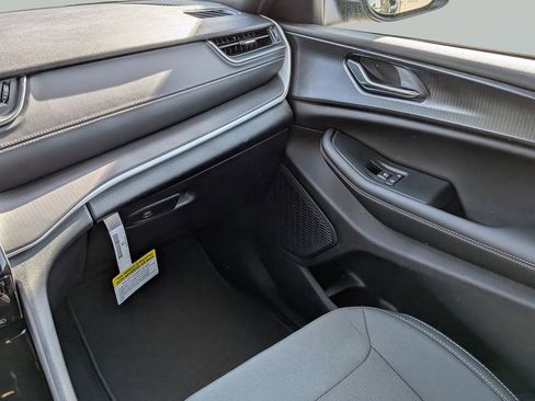 New 2026 Jeep Grand Cherokee Laredo image 16