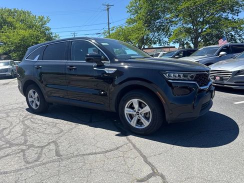 Used 2023 Kia Sorento LX AWD/4WD image 3