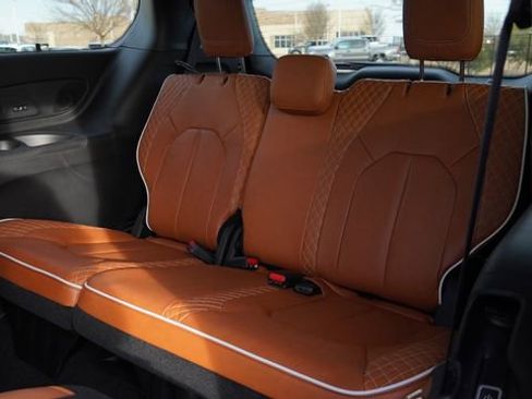 New 2026 Chrysler Pacifica Pinnacle FWD image 14