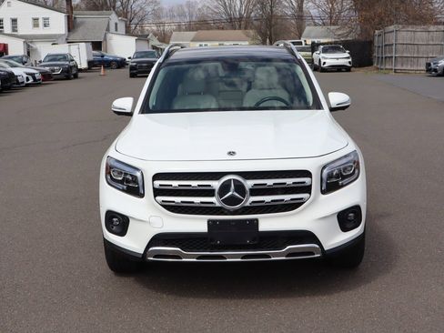 Used 2022 Mercedes-Benz GLB 250 4MATIC w/ Premium Package Lite image 2