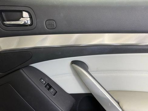 Used 2009 INFINITI G37 Convertible w/ Premium Pkg RWD image 25