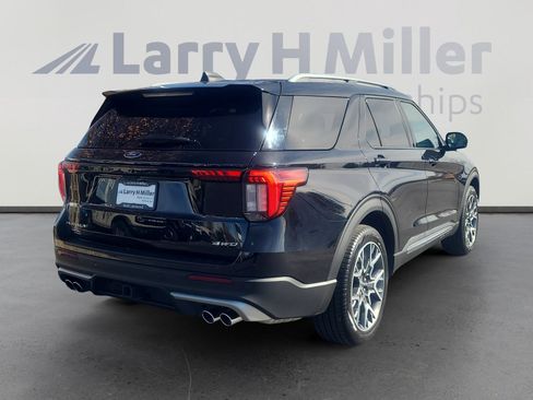 Certified 2025 Ford Explorer Platinum w/ Ultimate Package image 5