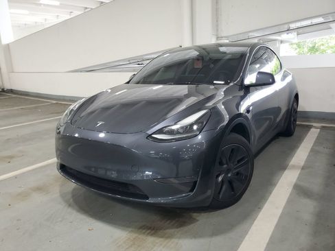 Used 2025 Tesla Model Y Long Range RWD image 1