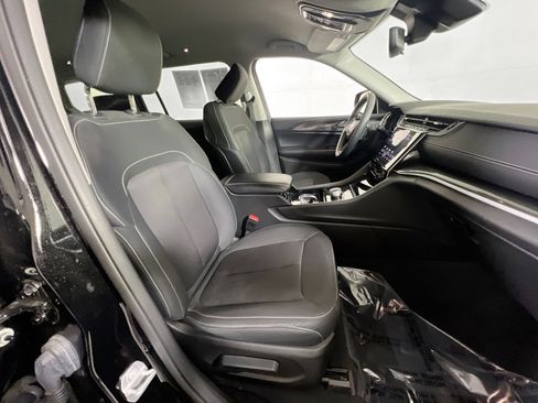 Used 2023 Jeep Grand Cherokee L Laredo image 27