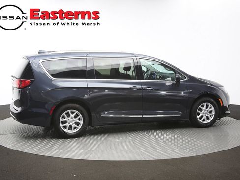 Used 2020 Chrysler Pacifica Touring-L FWD image 45