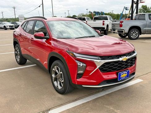 New 2026 Chevrolet Trax LT w/ Driver Confidence Package FWD image 7