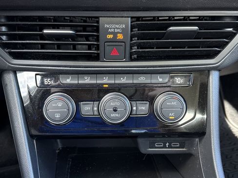 Used 2022 Volkswagen Jetta SE w/ Panoramic Sunroof Package image 25