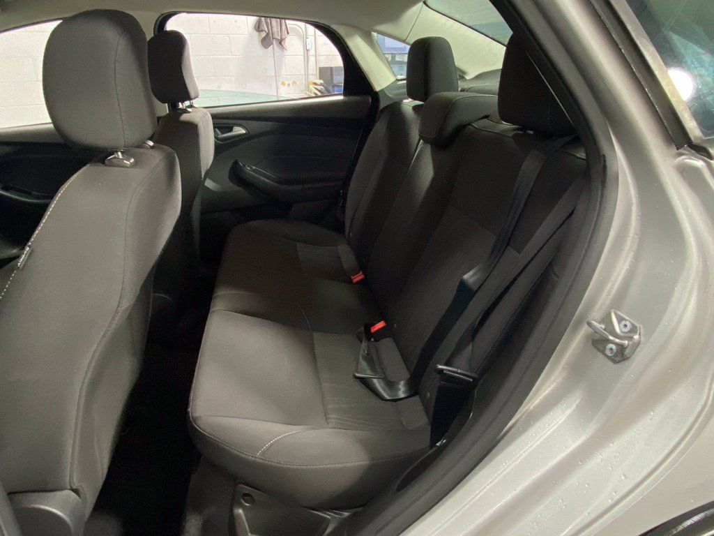 Used 2016 Ford Focus SE w/ SE Power Seat Package FWD image 25