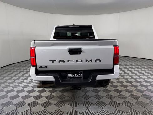 Used 2026 Toyota Tacoma SR5 AWD/4WD image 7