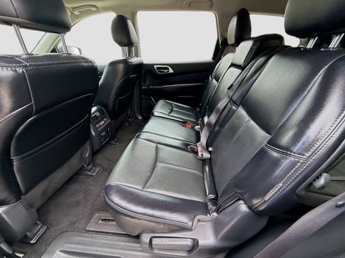 Used 2020 Nissan Pathfinder Platinum FWD image 22