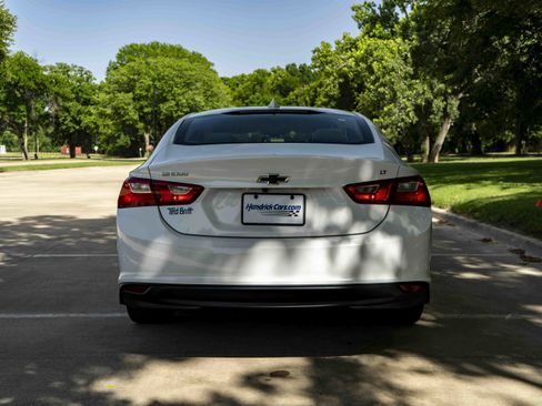 Used 2017 Chevrolet Malibu LT FWD image 8