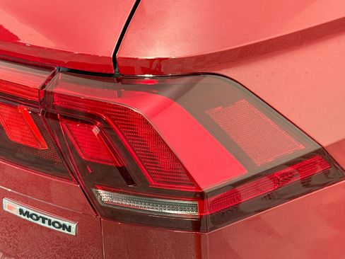 Used 2019 Volkswagen Tiguan SE AWD/4WD image 58