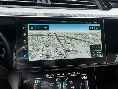 Used 2024 Audi Q8 e-tron Prestige image 22